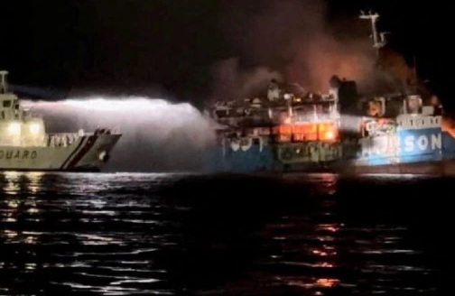 बिग ब्रेकिंग,,  नाव में लगी आग  31 लोगों की जलकर मौत, मची चीख-पुकार।